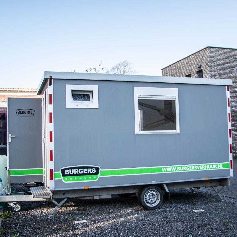 Schaftwagen met bergruimte en toilet